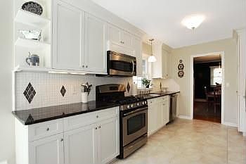 3rd image of 15 Midwood Dr