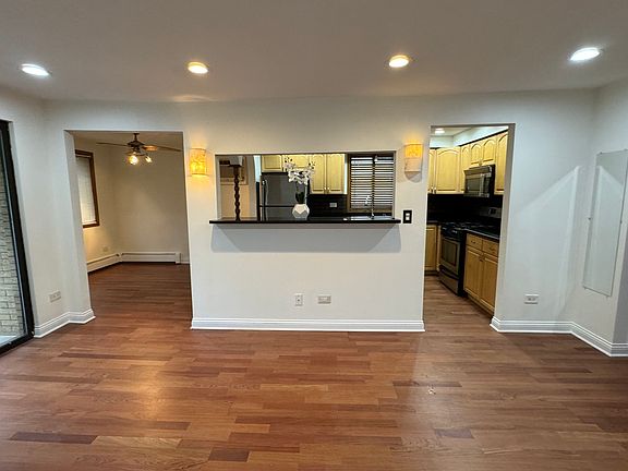 4th image of 3853 N Narragansett Ave APT 301