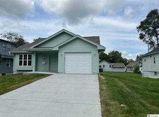 2824 Laurel Ave, Omaha, NE 68111