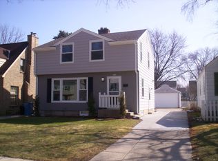 4740 N Diversey Blvd, Whitefish Bay, WI 53211