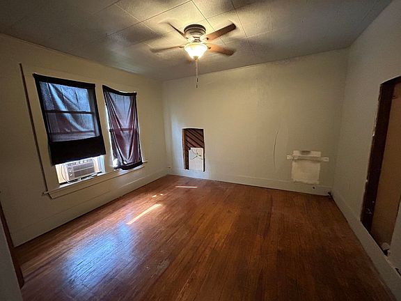4th image of 411 N Rush Ave