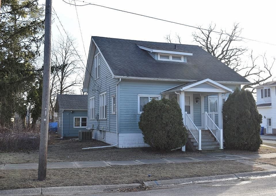 1st image of 510 1st St SW