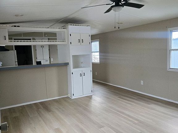 3rd image of 725 Williamsburg Dr