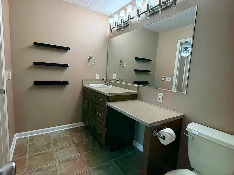 10039 Oak Trail Rd — Photo 24