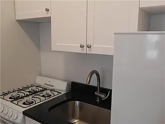 Rented by R New York