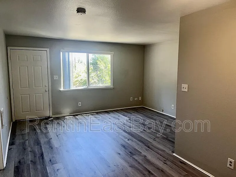 3 bed, 1.0 bath, 793 sqft, $1,850 — Photo 4