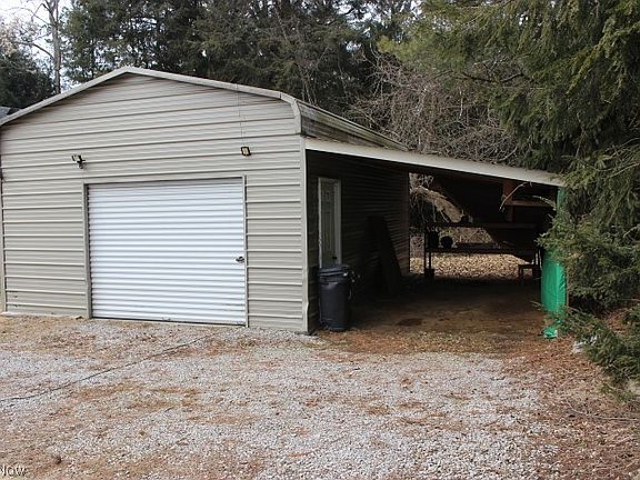 3rd image of 304 Woodview Cir