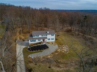 275 Center Rd, Hinckley, OH 44233