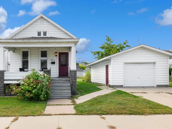 1211 16th Ave, Menominee, MI 49858