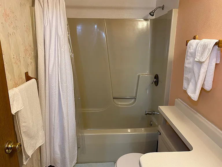 307 S Vine Ave — Photo 20