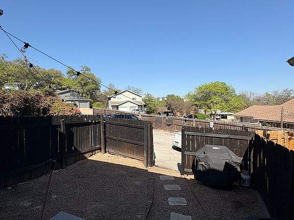 3rd image of 2000 Lightsey Rd APT 4