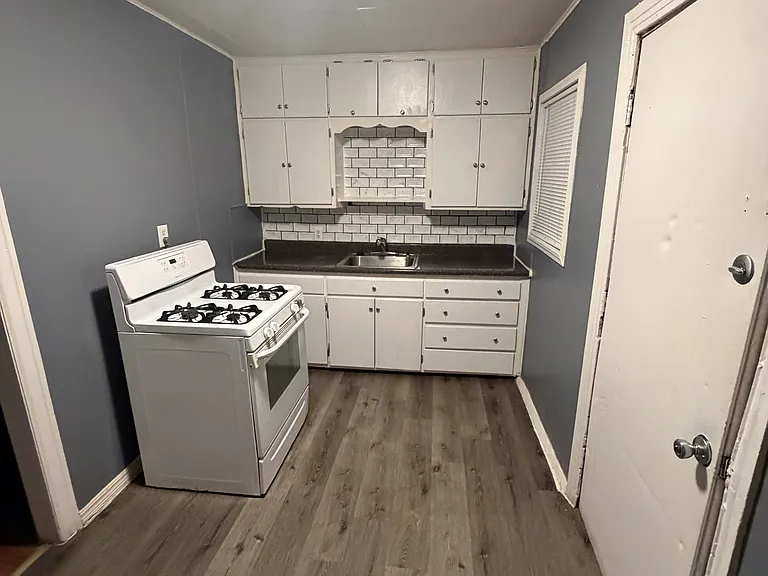 1112 Binkley Ave #1/2 — Photo 5