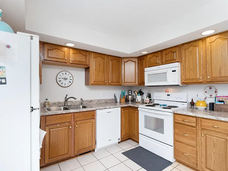 607 SE Tower Ct — Photo 7