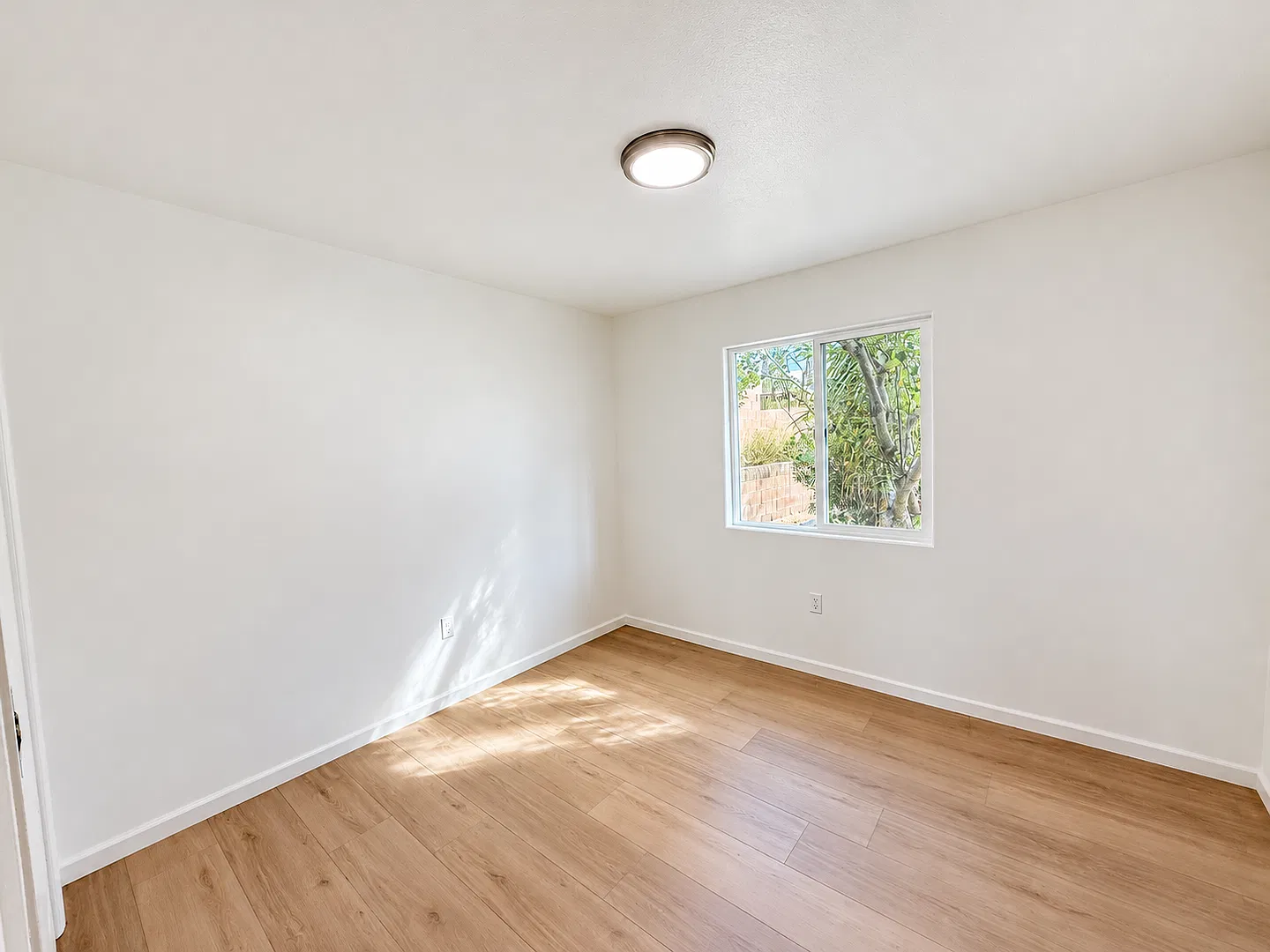 4168 Woodland St — Photo 2