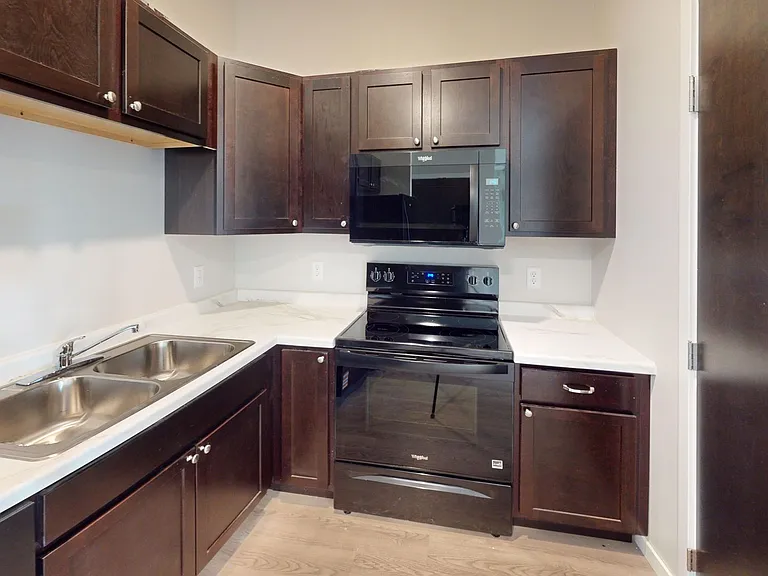Pioneer Apartments — Photo 38