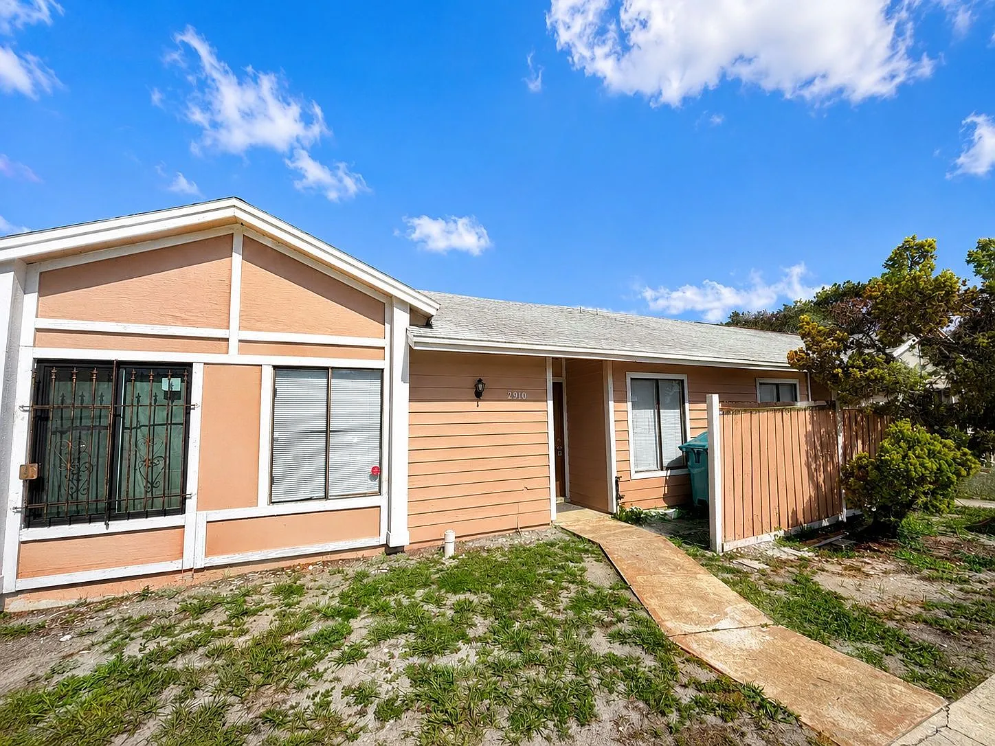 2 bed, 2.0 bath, 979 sqft, $1,495 — Photo 1