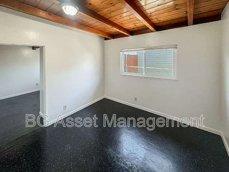 1526 Visalia Ave — Photo 6