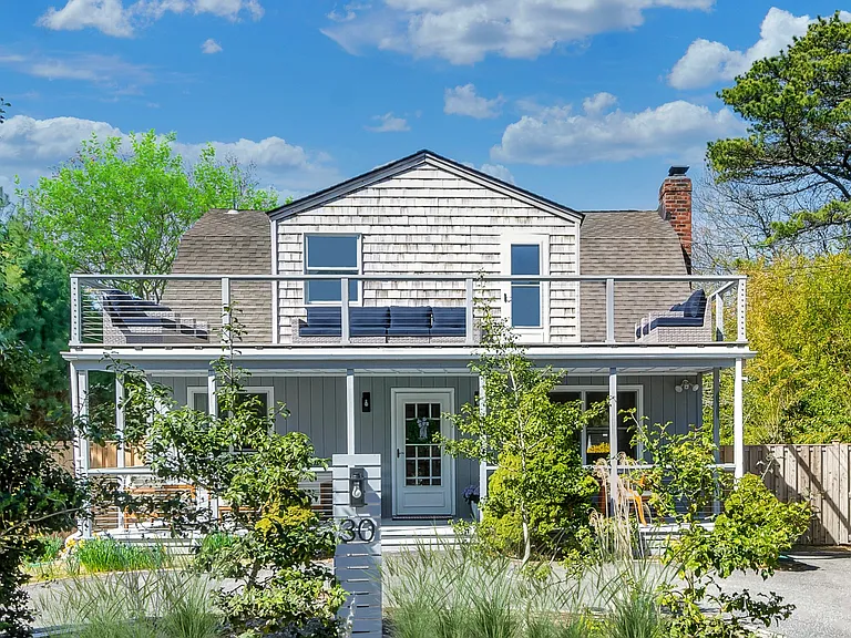 30 Wyandanch Ln — Photo 3