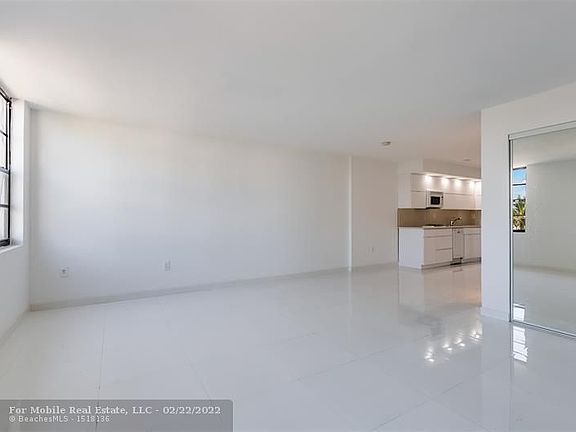 5th image of 710 Washington Ave APT 418