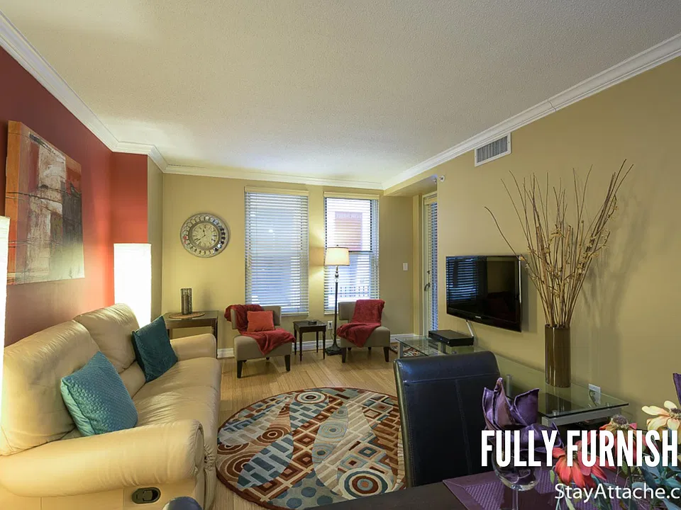915 E St SE #201