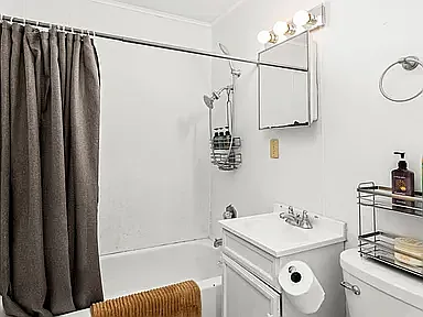 821 E Fairoaks Ave — Photo 2