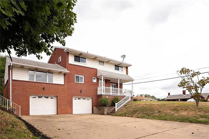 200 Clover Dr photo 1
