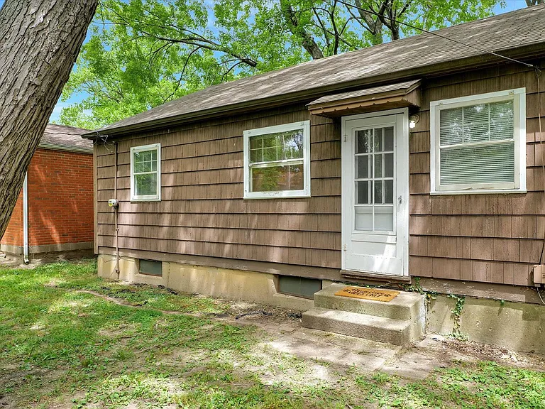 303 Hessel Blvd — Photo 26
