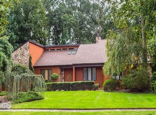34 Windsor Dr, Eatontown, NJ 07724
