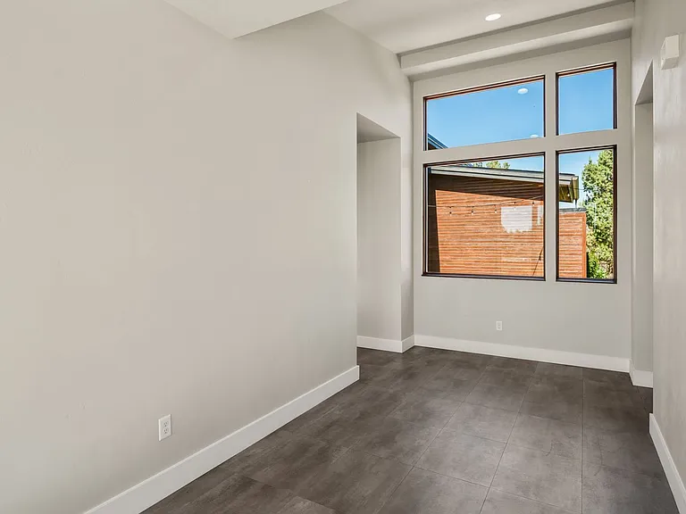64144 Pioneer Loop — Photo 8