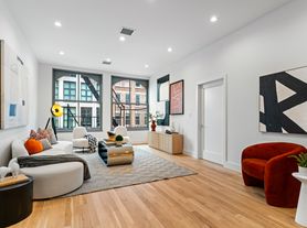 228 W Broadway, New York, NY