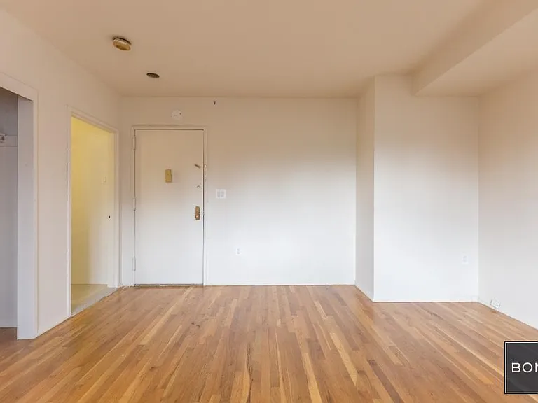 230 E 30th St #15D — Photo 2