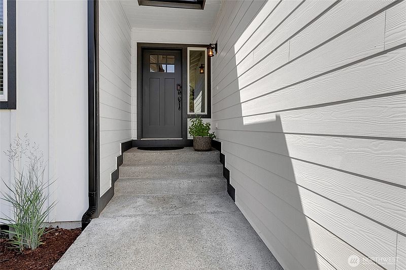 4th image of 2220 202nd Avenue SW