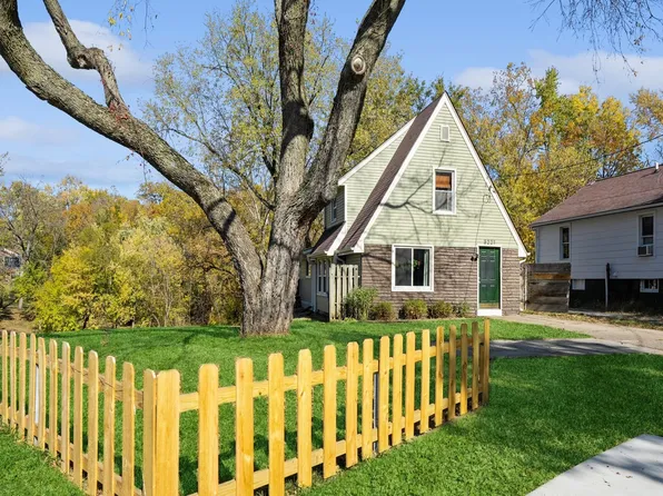 3221 Mondamin Ave, Des Moines, IA 50311