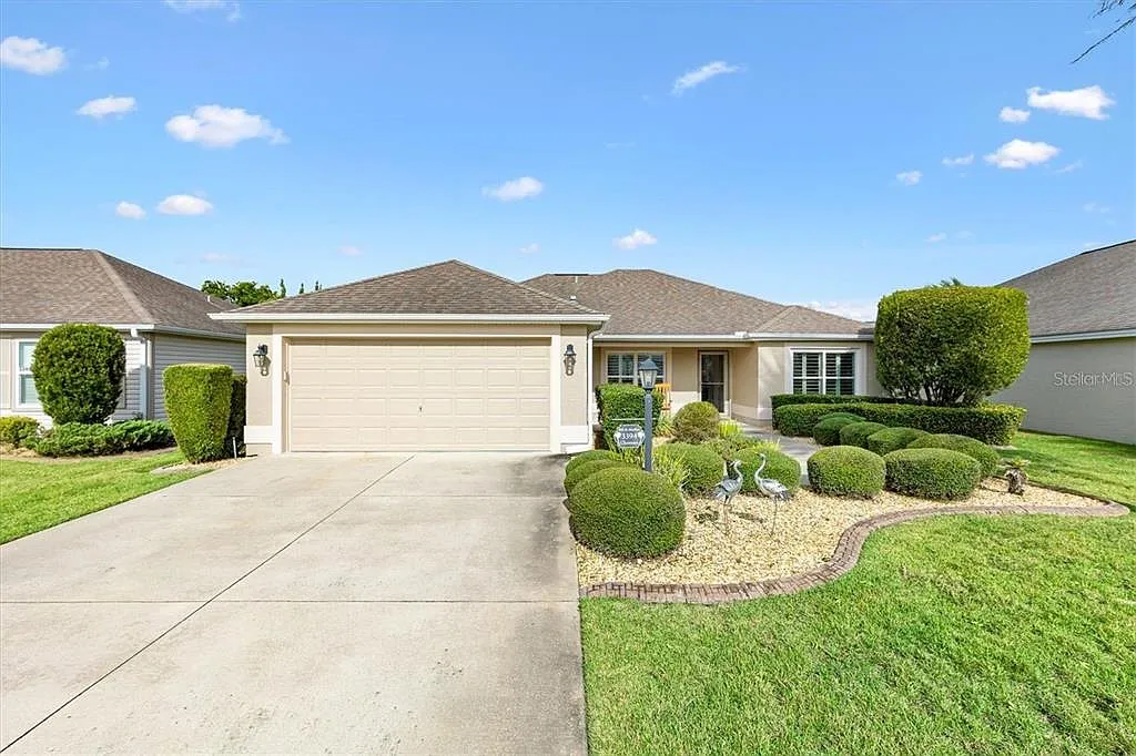 3 bed, 2.0 bath, 1559 sqft, $4,000 — Photo 1