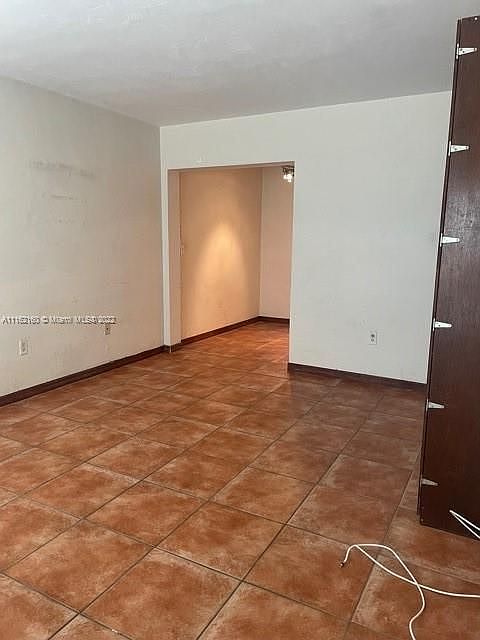 1st image of 900 Euclid Ave APT 11