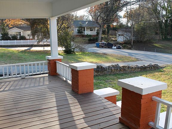 3rd image of 2808 Easton Ave