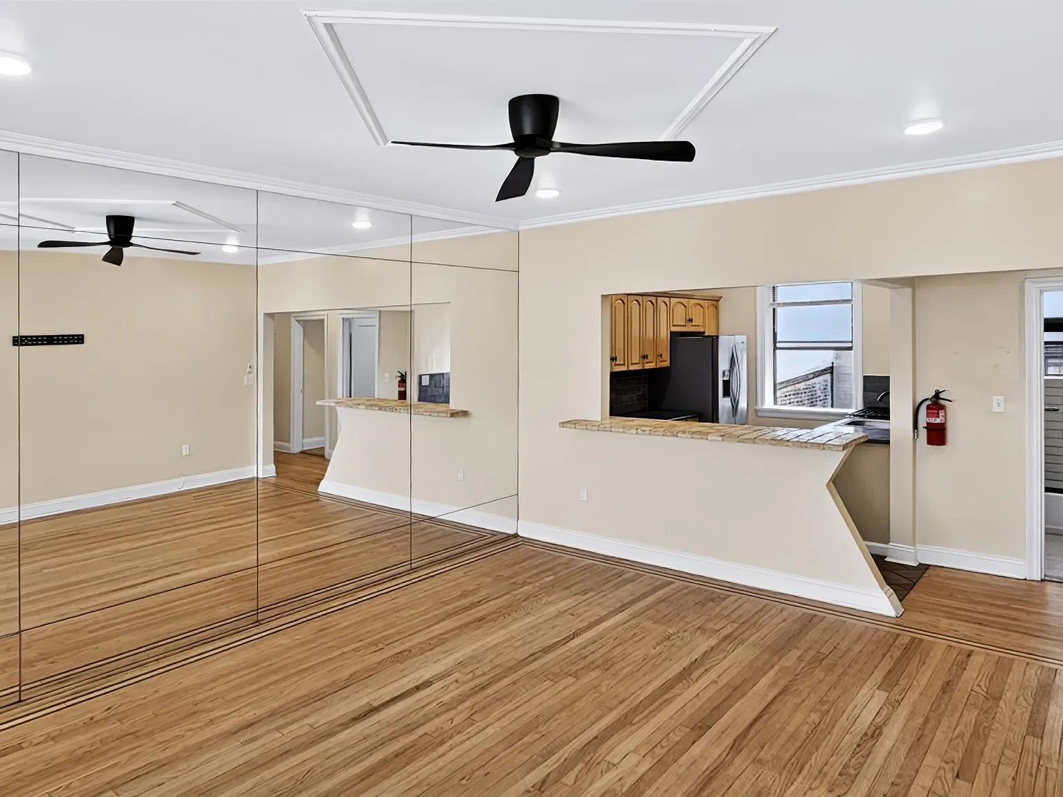 1100 Hundred Condominium — Photo 4