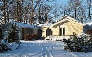 630 E Belmont Ave photo 1