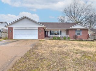1312 W Cottonwood St, Rogers, AR 72758