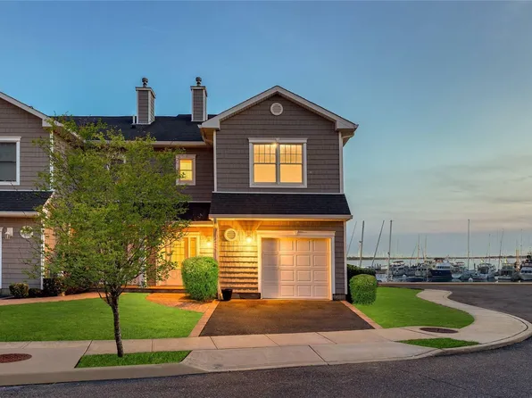 41 Ocean Watch Court #41, Freeport, NY 11520