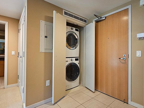 4th image of 333 1st St Unit N203