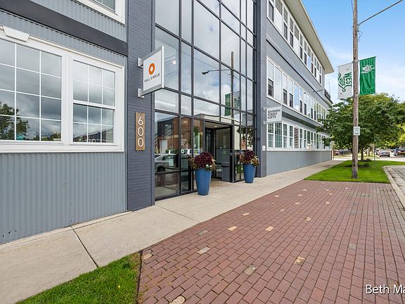 2nd image of 600 7th St NW Unit 301