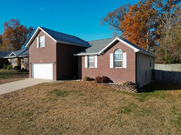 821 S Barberry Court, Nixa, MO 65714