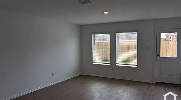 1508 Silver Oak Ln — Photo 3