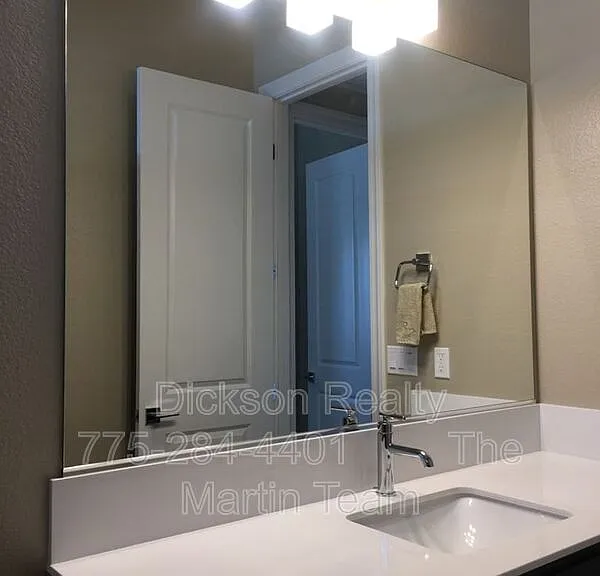 306 Commodore Dr — Photo 11
