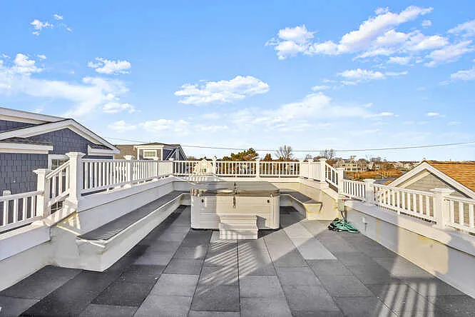 2149 Fairfield Beach Rd — Photo 40