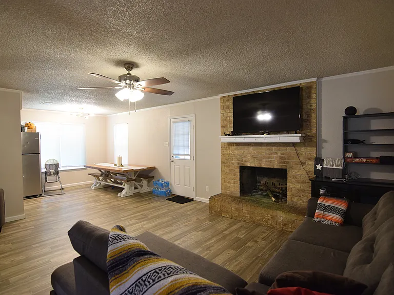 1804 Ruiz Dr — Photo 7