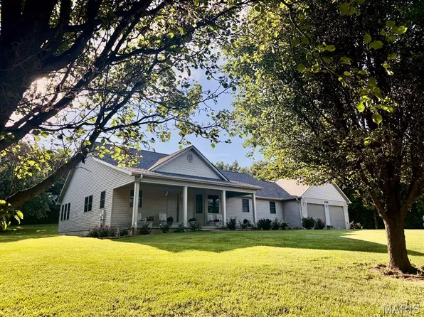 1205 N Hickory St, Dexter, MO 63841