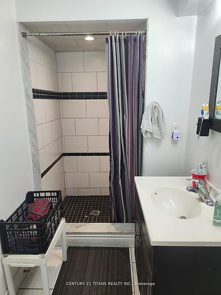Ajax House for rent - 1 Bedroom — photo 3