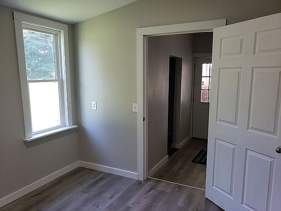 5th image of 205 Johnstown St